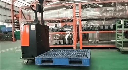 Reeman Ironhide autonoma gaffeltruck utplacerad i en stor tillverkningsanlägg...